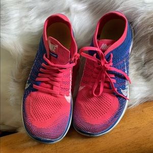 Nike shoes (SOLD ON MECARI)